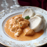 Kuře na paprice s knedlíkem – tradiční recept 2 kuře na paprice s knedlíkem