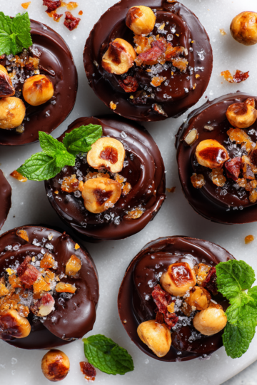 Recept na čokoládové bonbóny s ořechy a sušeným ovocem, ideální na sváteční příležitosti.