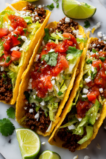 Rychlé a chutné tacos pro rodinnou večeři, ideální pro taco noc, s čerstvými ingrediencemi a chutnými kombinacemi.