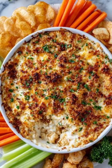 Lahodný sýrový dip s kuřecím masem pro herní den, rychlý recept ideální pro sdílení s přáteli.